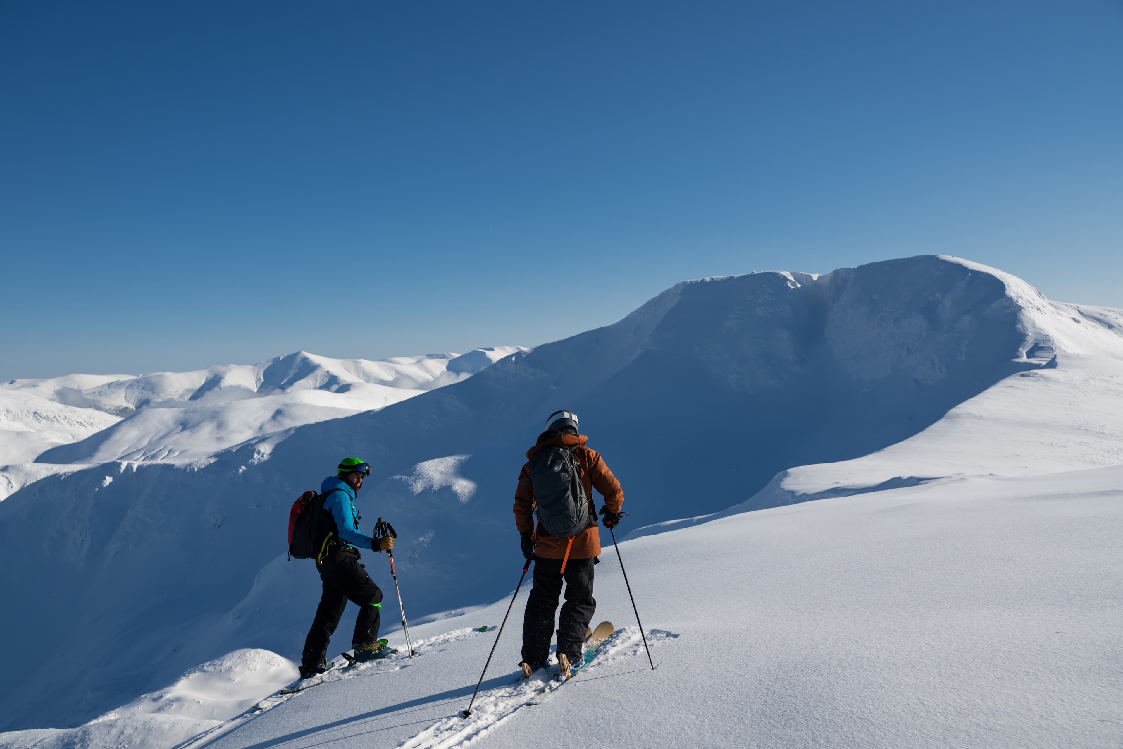Two skiers on a mountain